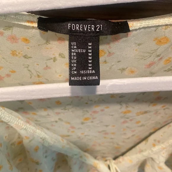 New condition, summer crop top - Picture 2 of 5